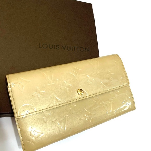 Louis Vuitton Handbags - Louis Vuitton Monogram Sarah Wallet
